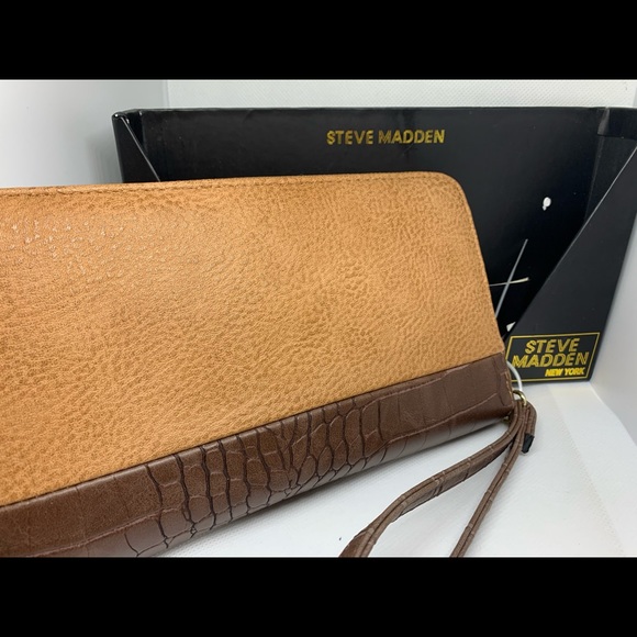 Steve Madden Wallet - Picture 4 of 7